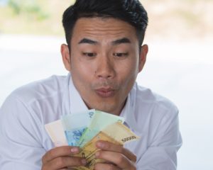 Gaji Tidak Cukup? Begini Cara Mengelola dengan Bijak